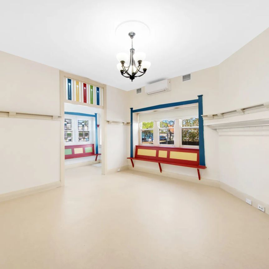 Duplex Sized, Renovated Ground Floor Apartment - Photo 1