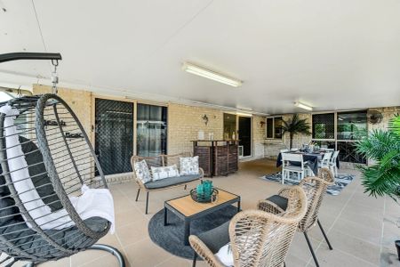 STUNNING 4 BEDROOM HOME WITH POOL IN KIRWAN - Photo 3