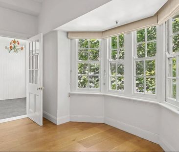 Elizabeth Bay - Photo 2