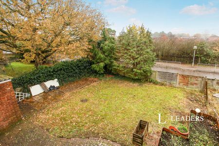 3 bedroom house to rent Pine Ridge, Tonbridge, TN10 - Photo 5