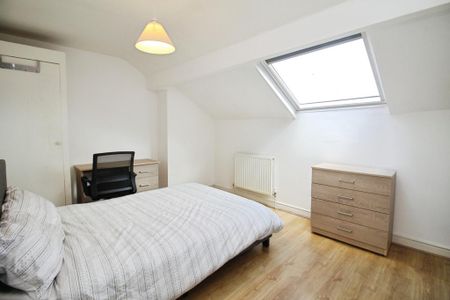4 bedroom terraced house to rent - Photo 5