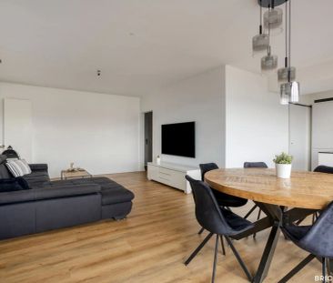 Gerenoveerd 2-slaapkamer appartement met terras - Photo 1