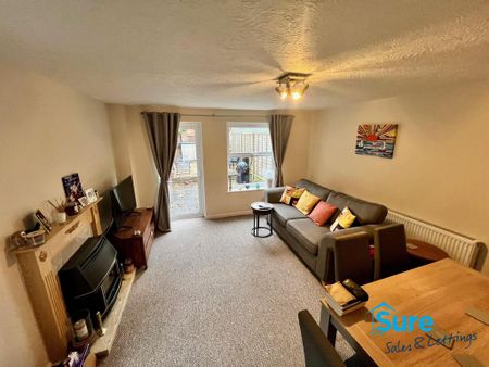 2 bedroom end of terrace house to rent - Photo 2