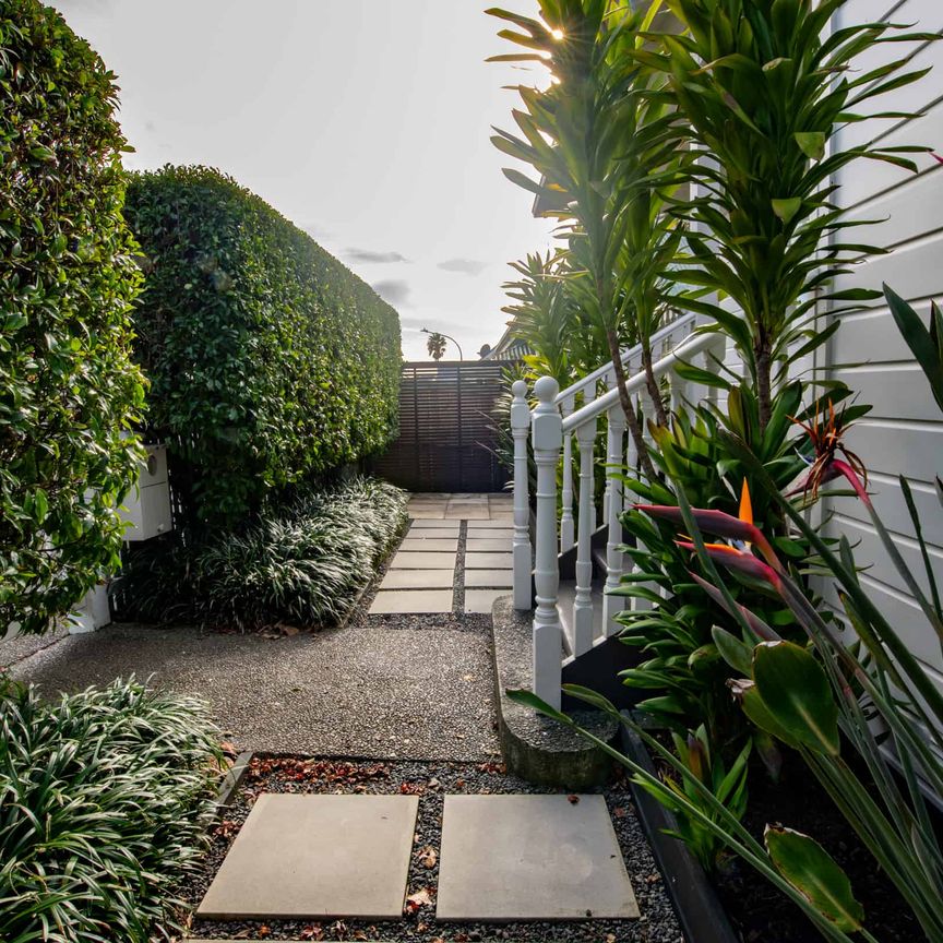 Executive Long Stay 4 Bedroom Private Residence - Photo 1