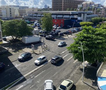 Location Appartement 3 pièces 70m² POINTE A PITRE 97110 - Photo 1