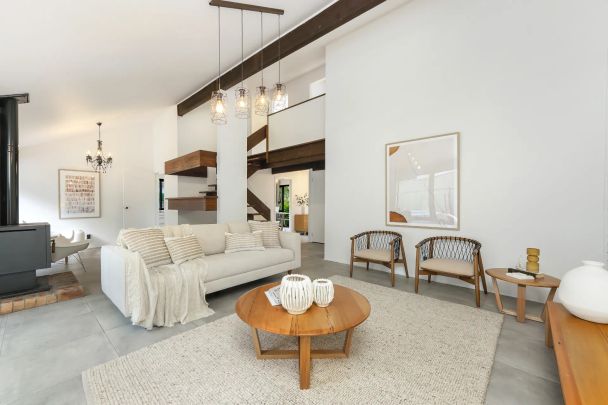 Modern Alpine Chalet Style Home in Popular Point Clare Available for Lease from 12 January, 2026 - Photo 1