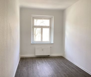 Große Wohnküche mit Zugang zum Balkon! - Photo 1