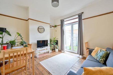 3 bedroom semi-detached house to rent - Photo 4