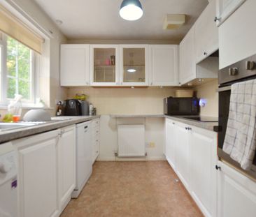 Heatherley Road, Camberley, GU15 - Photo 2