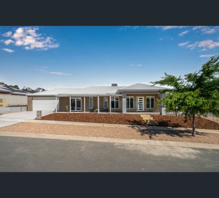 1/450 Douglas Road, Lavington, NSW 2641 - Photo 1