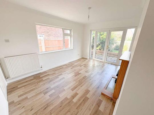 Southend Road, Hockley, SS5 - Photo 1