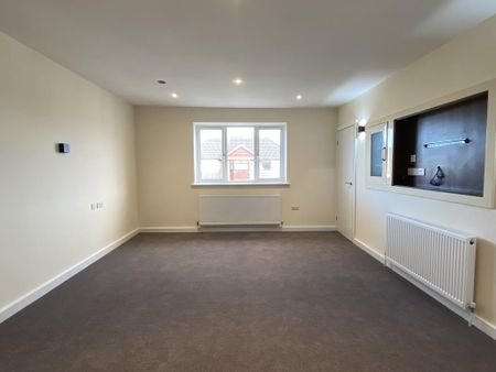 4 bedroom detached house to rent - Photo 2