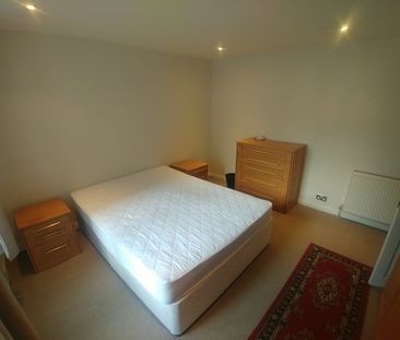 1 Bed Flat, Wandsworth Road, SW8 - Photo 3