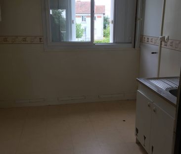 TILLIERES SUR AVRE - T4 de 80 m² - Photo 5