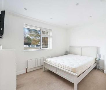 Partridge Mead, Banstead, SM7 - Photo 4