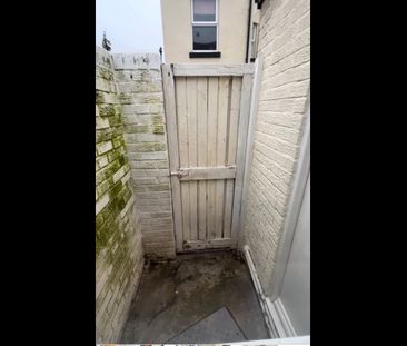 2 Bed Terraced House, Bardsay Road, L4 - Photo 3