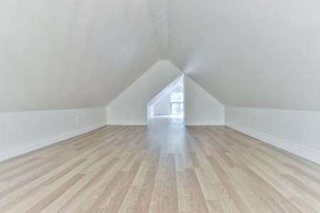For Lease - 212 Coxwell Avenue, Toronto, Ontario - Photo 5