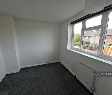 4 bedroom end of terrace house to rent - Photo 4