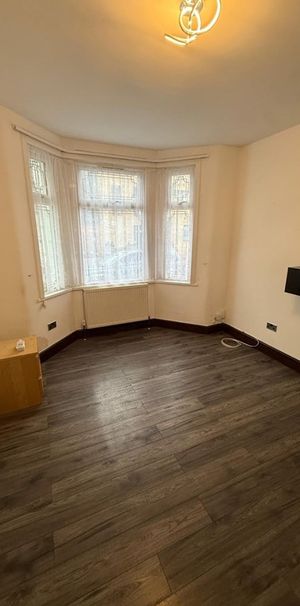 4 Bed Detached House, Fifth Avenue, E12 - Photo 1