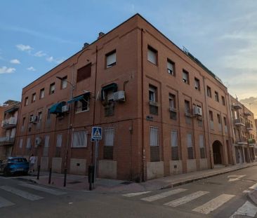 Room in a shared 5-bedroom apartment for rent in Almenara, Only Males - Photo 1