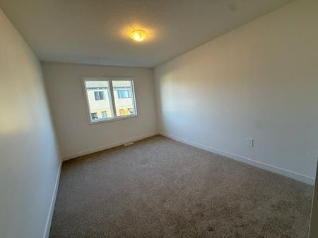 For Lease - 24 Oak Forest Common Crescent, Cambridge, Ontario - Photo 5