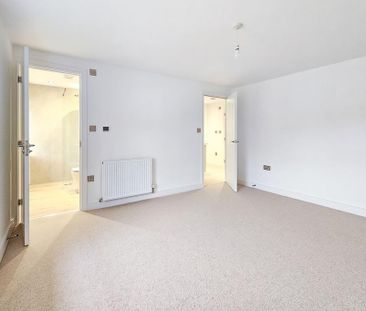3 bedroom terraced house to rent - Photo 4