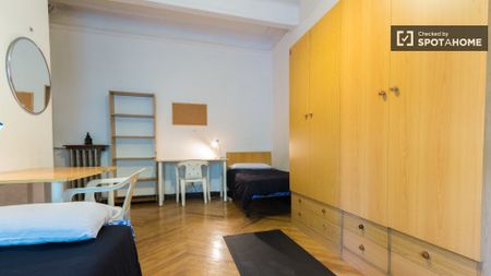 madrid, Community of Madrid 28015 - Photo 2