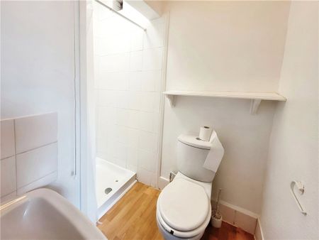 Harvest Road, Englefield Green, Egham, Surrey, TW20 0QS - Photo 5