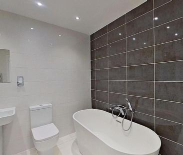 3 bedroom flat to rent - Photo 6