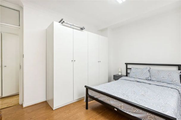 1 bedroom flat in Hyde Park - Photo 1