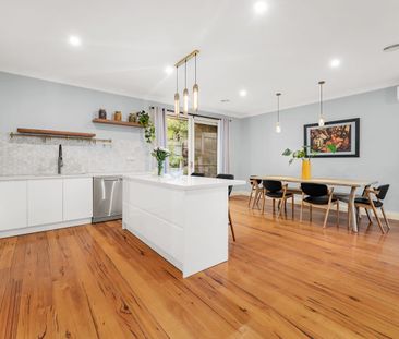 Spacious, Fully Renovated Townhouse in a Quiet Doncaster Court-Unfu... - Photo 3