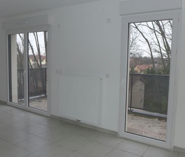 Vénissieux : Récent studio avec cuisine équipée et balcon - Photo 2