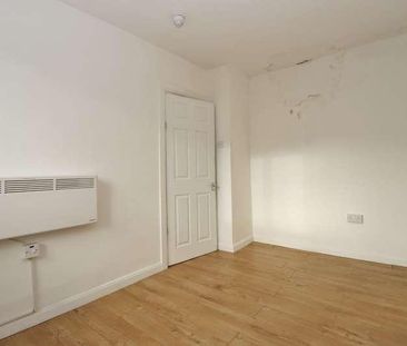 Flat, High Street, Ramsgate, CT11 - Photo 4