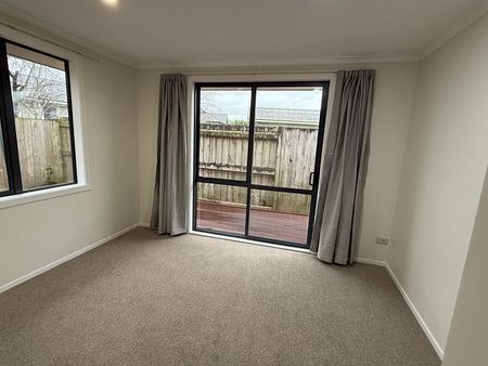 3 bedrooms 3 bathrooms plus 1 hobby room for rent - Photo 3