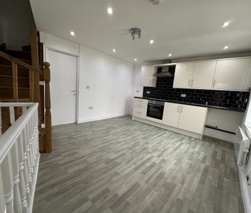 2 Bedroom Maisonette for Rent - Photo 2