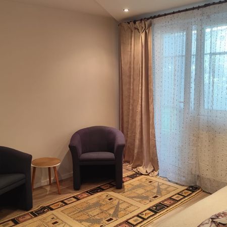 Închiriez apartament - Photo 1
