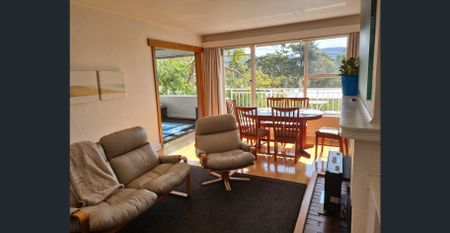 Fully furnished sunny apartment with water and mountain views in Sandy Bay - Photo 2