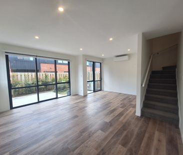 Modern Living - Photo 2