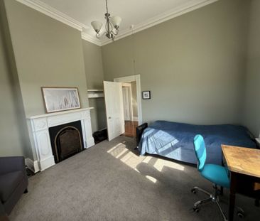 5 Bedroom Home with Sweeping Harbour Views - Photo 5