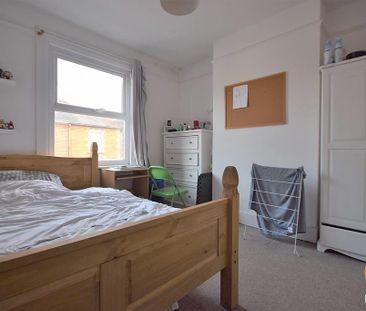 5 bedroom semi-detached house to rent - Photo 2