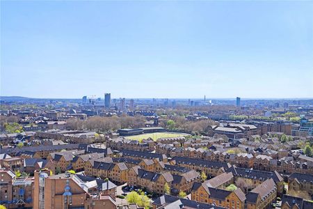 A beautifully appointed three bedroom apartment situated on the 16th floor of this prestigious, luxury development, located in a most favoured part of Wapping. - Photo 2