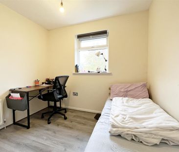 3 bedroom End of terrace house to rent - Photo 2