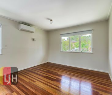 AIR CONDITIONED FIVE BEDROOM HOME WITH INGROUND POOL !! - Photo 2