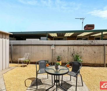 Great Location, Neat and Tidy Home! - Photo 3