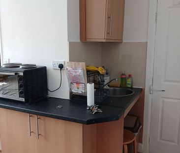 Studio Flat, St. Johns Road, NW11 - Photo 5