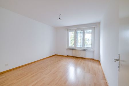 Two minutes to the center of Zuchwil or motorway junction - Photo 3