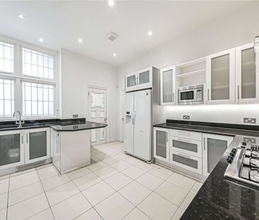 Elegant four bedroom apartment set next to Regents Park and walking... - Photo 5
