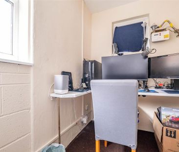 3 bedroom end of terrace house to rent - Photo 1