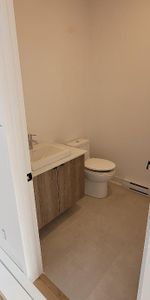 Logement 5 1/2 (1 an d'usure) - Photo 4