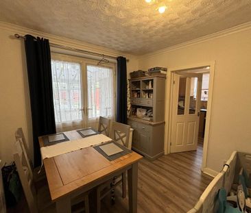 3 bedroom semi-detached house to rent - Photo 3